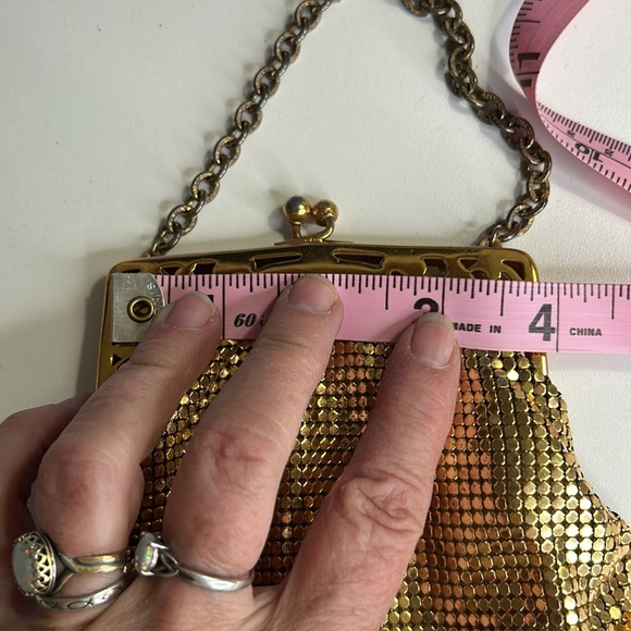 VINTAGE WHITING & DAVIS CO. SMALL GOLD MESH BAG PURSE WITH SHORT CHAIN STRAP - Picture 10 of 12